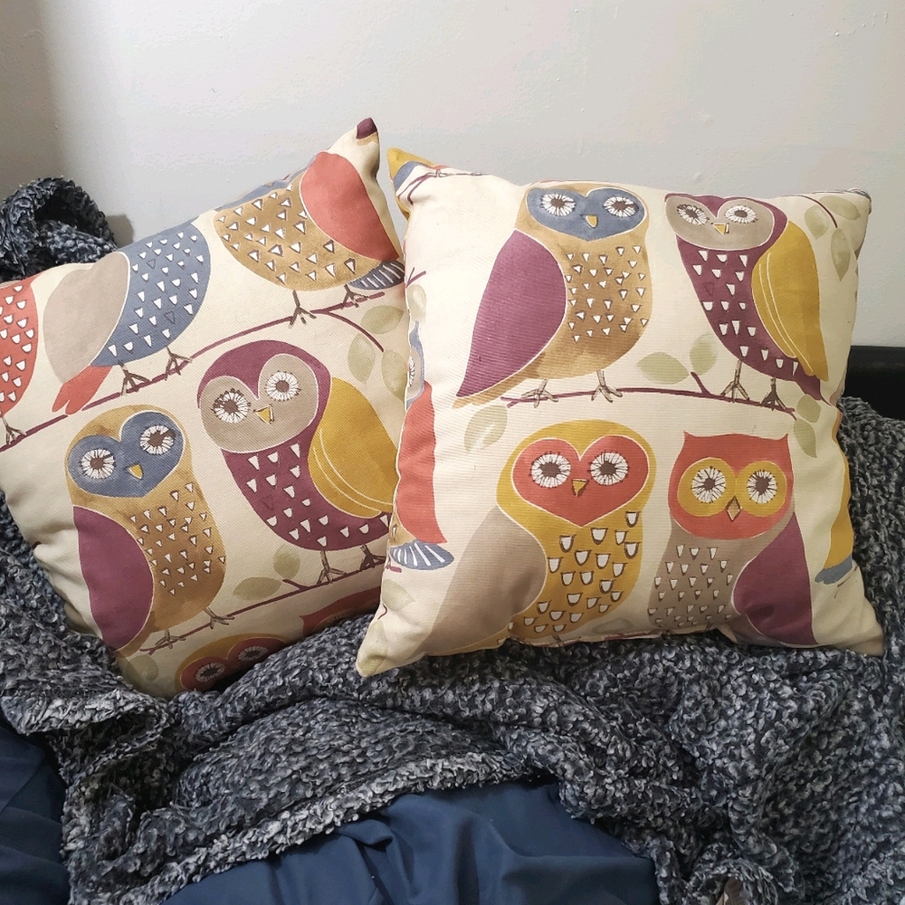 Decorative pillow set